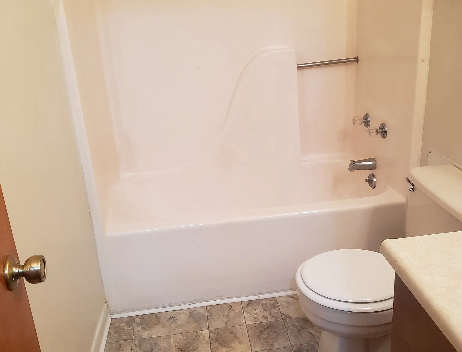 1 bed, 700 sqft, $1,090 — Photo 4