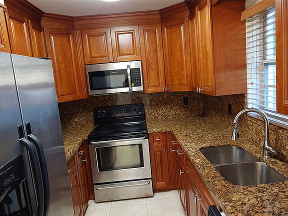 5th image of 5008 SW 122nd Ter