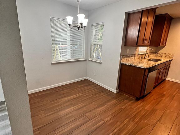 5th image of 1712 Roanoke Ave