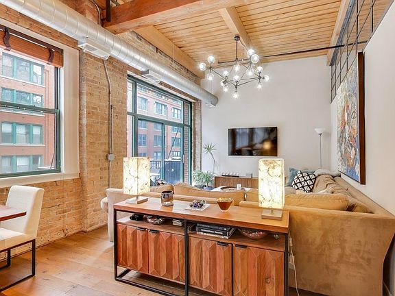 5th image of 420 W Ontario St APT 404