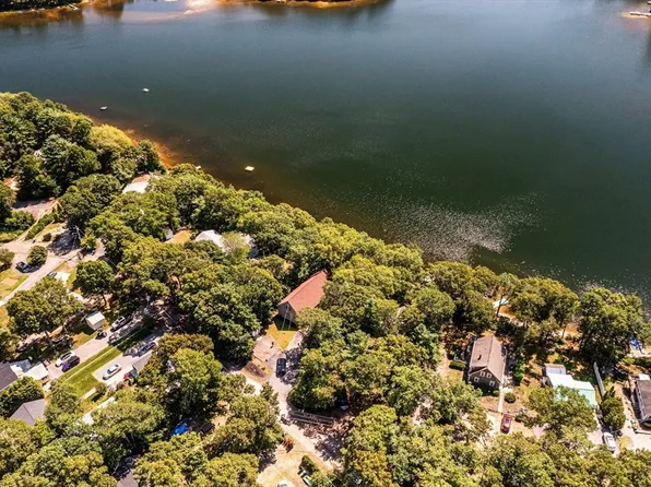 42 Lakeview Blvd, Plymouth, MA 02360