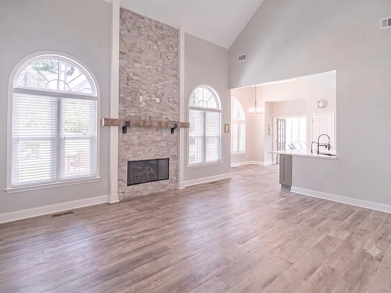 3913 Lost Oak Dr — Photo 5