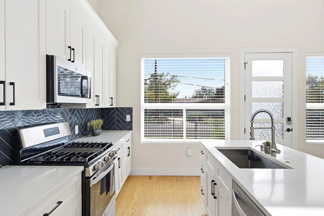 2 bed, 2.0 bath, 1112 sqft, $2,800 — Photo 3