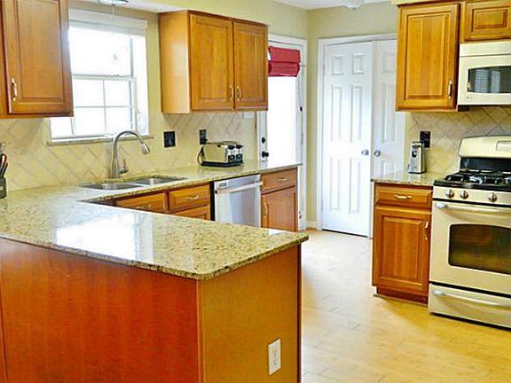 4th image of 1529 Lindby Dr