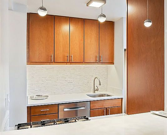 4th image of 255 E 49th St #7B