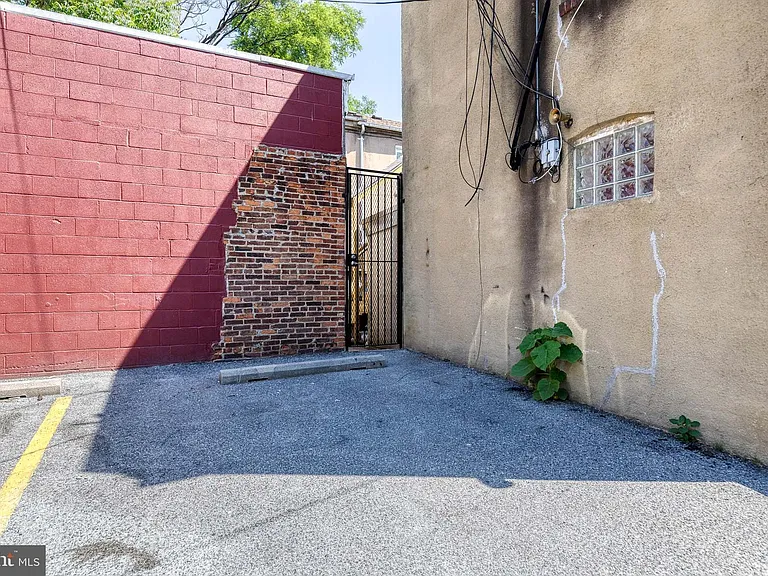 714 S Broadway — Photo 21