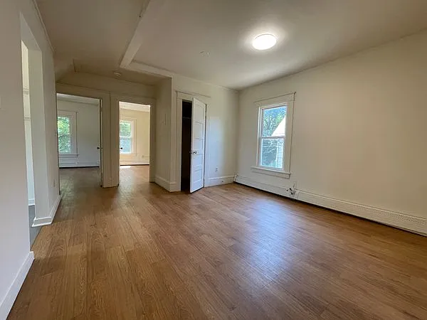living room/dining area
