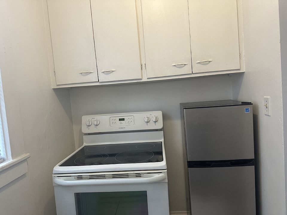 1st image of 1531 E 1st St #0