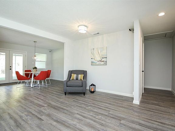 4th image of 8018 Hammerly Blvd