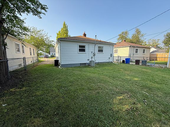 3rd image of 439 W Brockton Ave