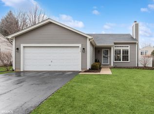 206 Periwinkle Ln, Bolingbrook, IL 60490