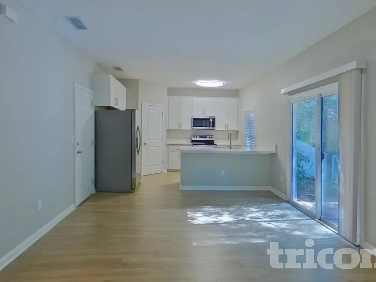 2077 Dutton Island Oaks Way — Photo 4
