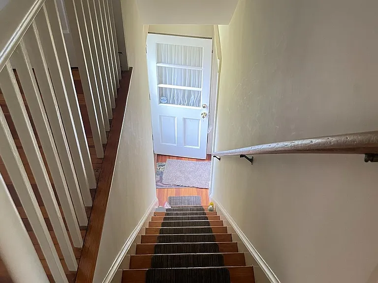 2210 N Lexington St #UPPER LEVEL — Photo 4