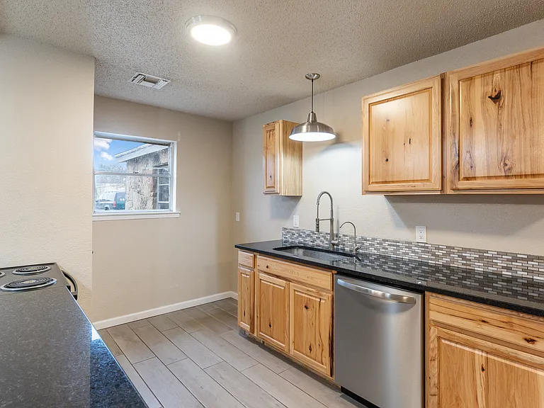 400 N River Oaks Dr — Photo 9