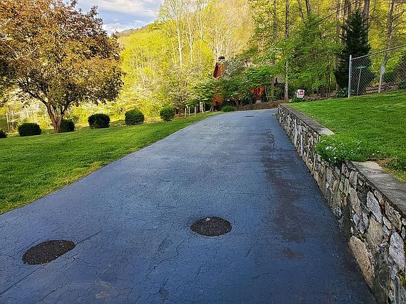 3rd image of 362 Julia Ln