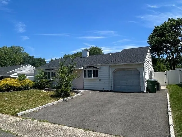 17 Raleigh Rd — Photo 2