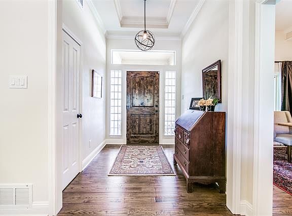 2nd image of 4817 Saint James Ct