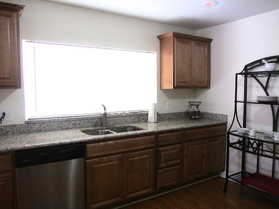 3rd image of 4422 W Wallace Ave
