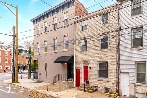 1204 Marlborough St — Photo 16