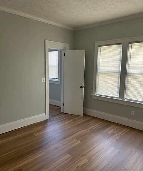 1084 Norton St — Photo 4