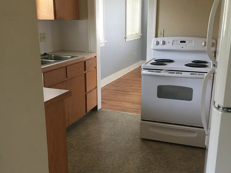 431 NE Garfield St — Photo 4