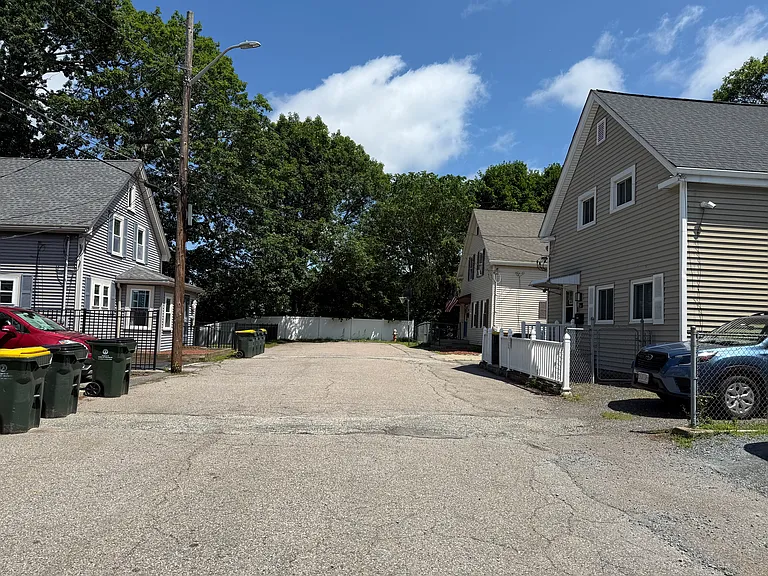 10 Ray Hill Rd — Photo 16