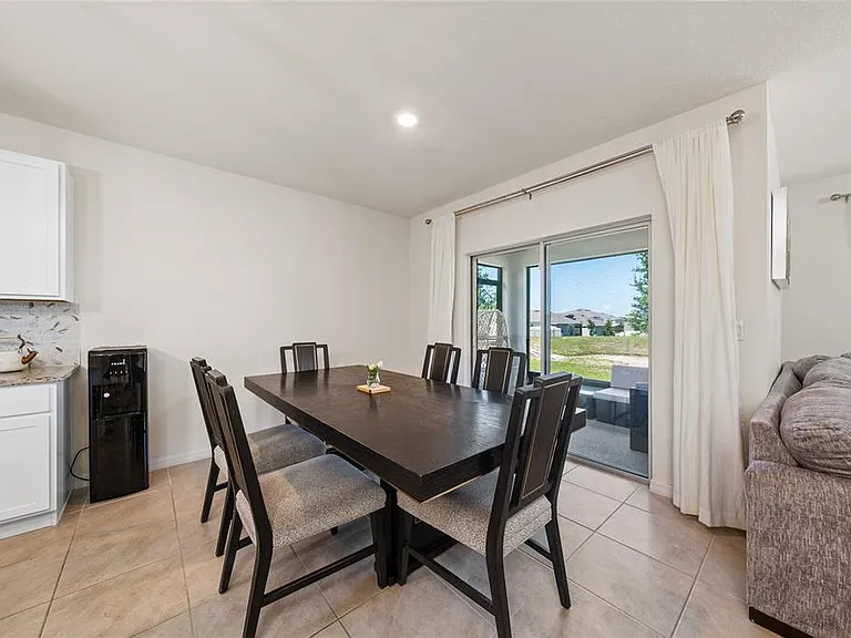 687 Griffon Ave — Photo 22