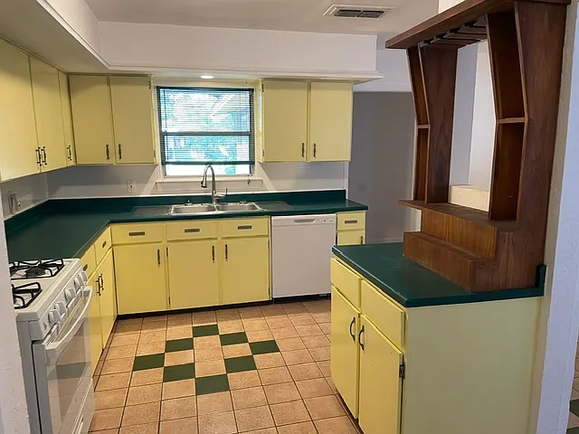 Big side kitchen