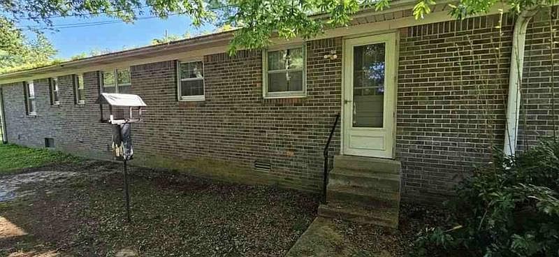 2nd image of 433 Henderson Rd