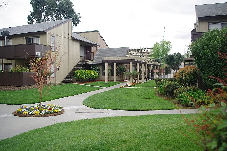 Blossom Oaks Apartments — Photo 2