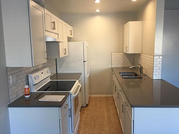 3rd image of 1255 Seward St APT 104
