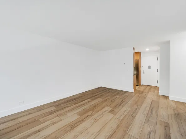 315 West 57th Street 15G image 3 of 25