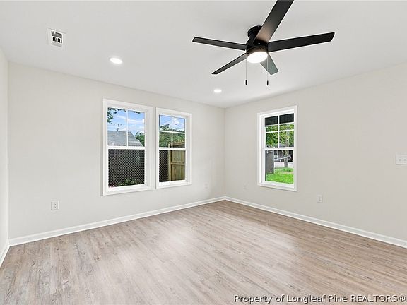 5th image of 115 Jasper St