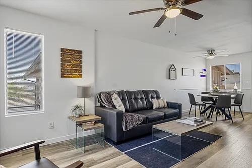 1502 W Shangri La Rd #2 Photo 1