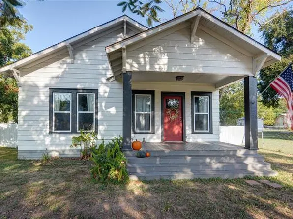 305 Byrne St, Smithville, TX 78957