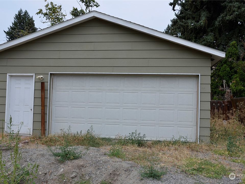 2nd image of 215 5th Avenue N
