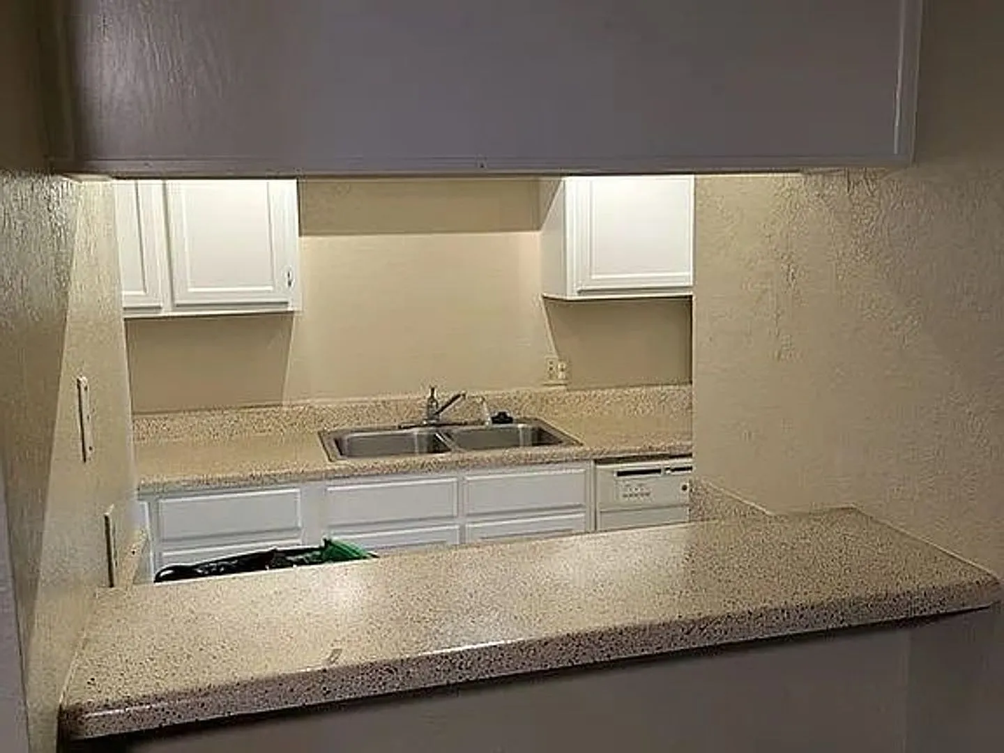 Charming 2BR 2Bath Condo in Arlington — Photo 3