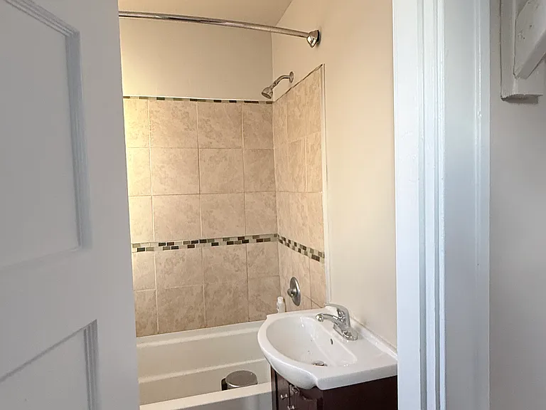 906 E Marine View Dr #3 — Photo 5