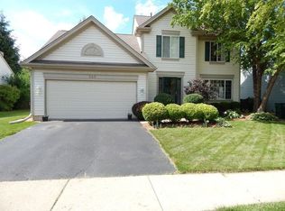 320 Rock Hall Cir, Grayslake, IL 60030