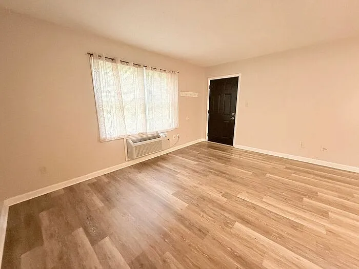 302 Park Ave — Photo 14