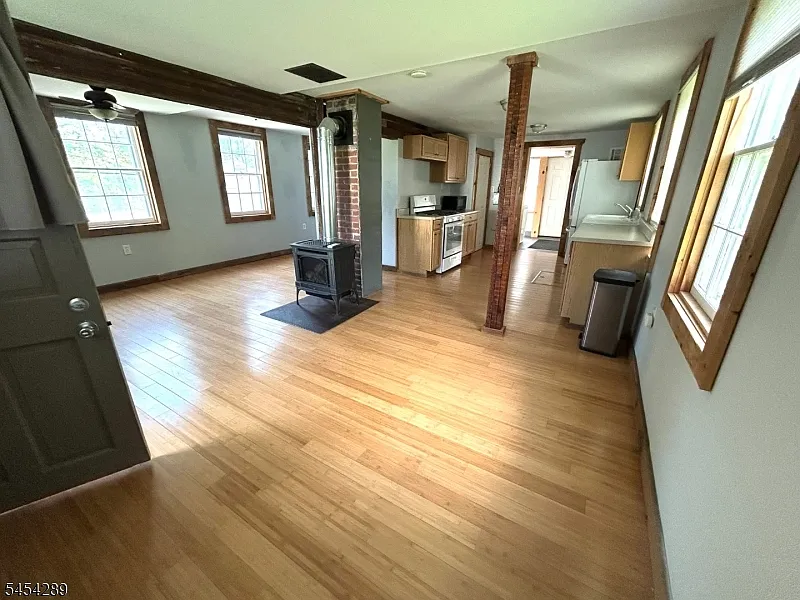 1 bed, 1.0 bath, $1,825 — Photo 3