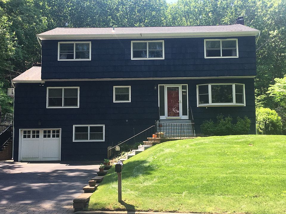 1st image of 17 Nevinwood Pl