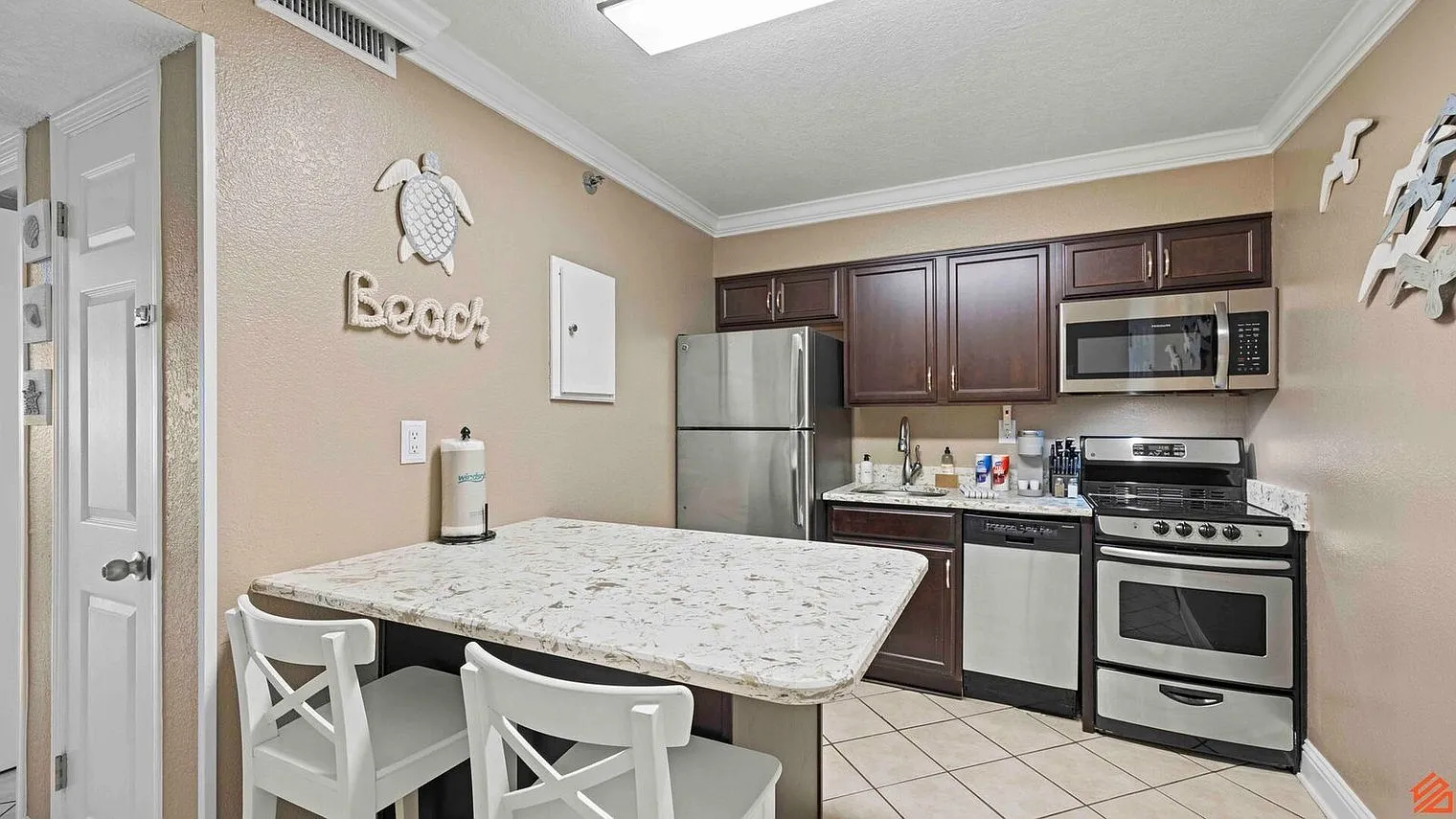1 bed, 1.0 bath, 4822 sqft, $3,163 — Photo 4