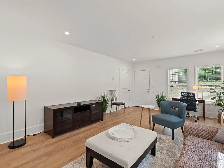 636 Francis Pl NW #B — Photo 8