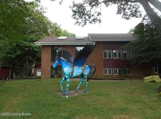 1100 Sugartree Ln, Fairdale, KY 40118