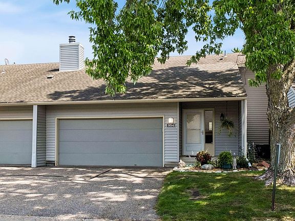 3rd image of 954 Carmel Ct