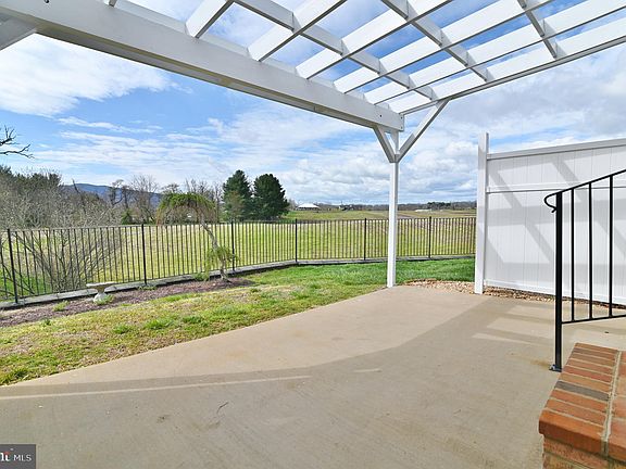 3rd image of 203 Southridge Ct