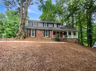 1215 Ridgefield Dr, Roswell, GA 30075