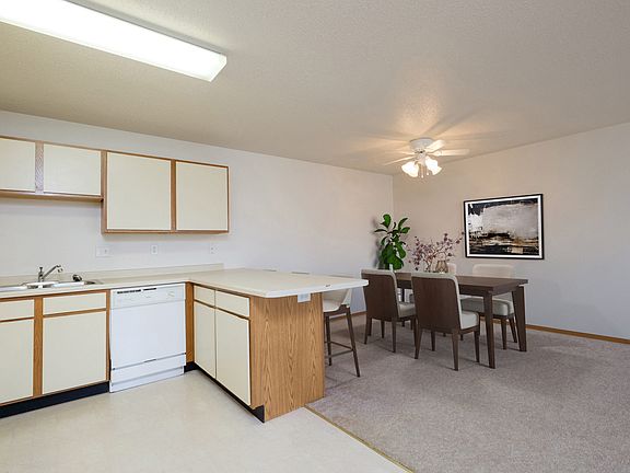 3rd image of 1920 Dakota Dr N #1-101