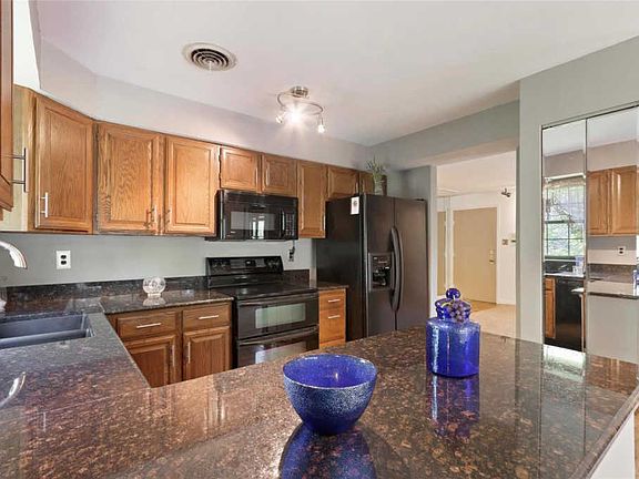 3rd image of 1628 Walpole Dr APT D
